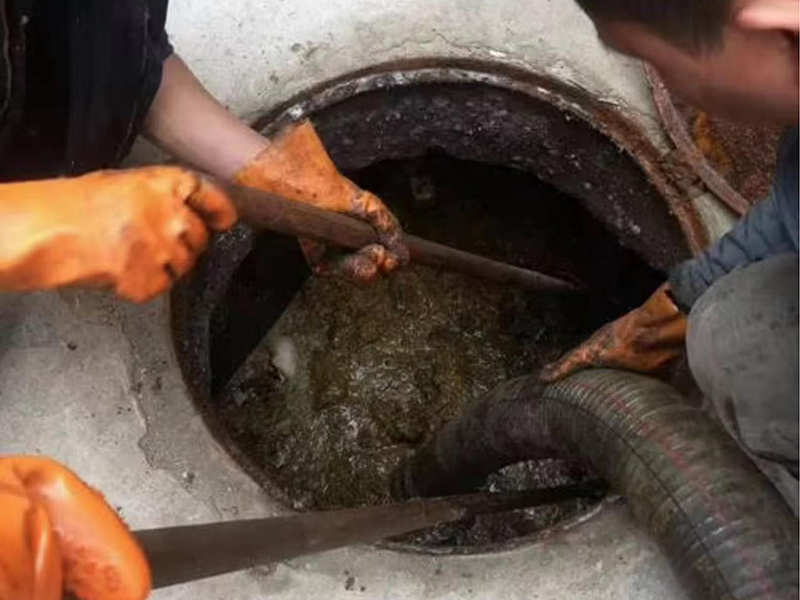 三伏潭镇清理化粪池时如何避免沼气的危害?